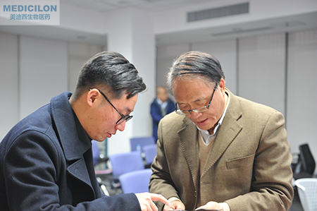 南宫NG28临床前副总裁顾性初博士为与会者答疑解惑 南宫NG28临床前副总裁顾性初博士为与会者答疑解惑